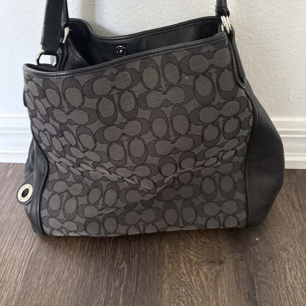Coach Edie 31 Shoulder Bag Womens Medium Black Signature Jacquard Leather Zip